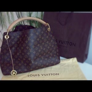 Louis Vuitton Artsy MM